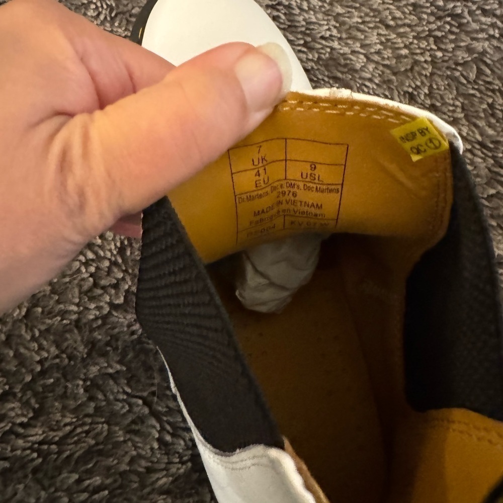 DR MARTENS Women’s 2976 Chelsea Boots - Picture 6 of 12